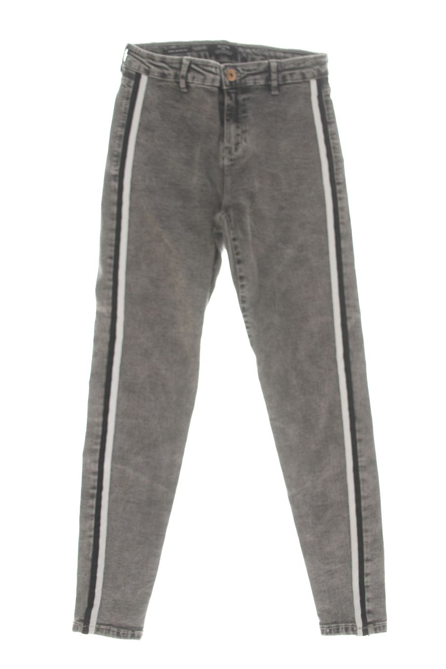 Jeans von Bershka Größe 36, Farbe Grau, aus Jeanskleidung für