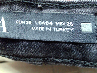 Jeans Zara de la taille 36, de couleur noir de denim
