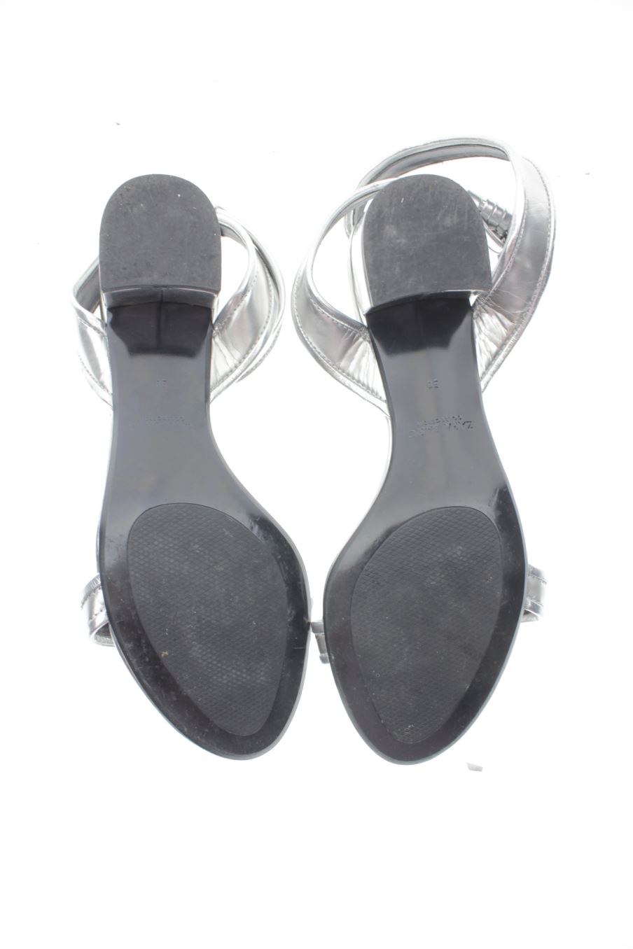 Sandalias tacon de Zara de la talla 38, de color plateado de
