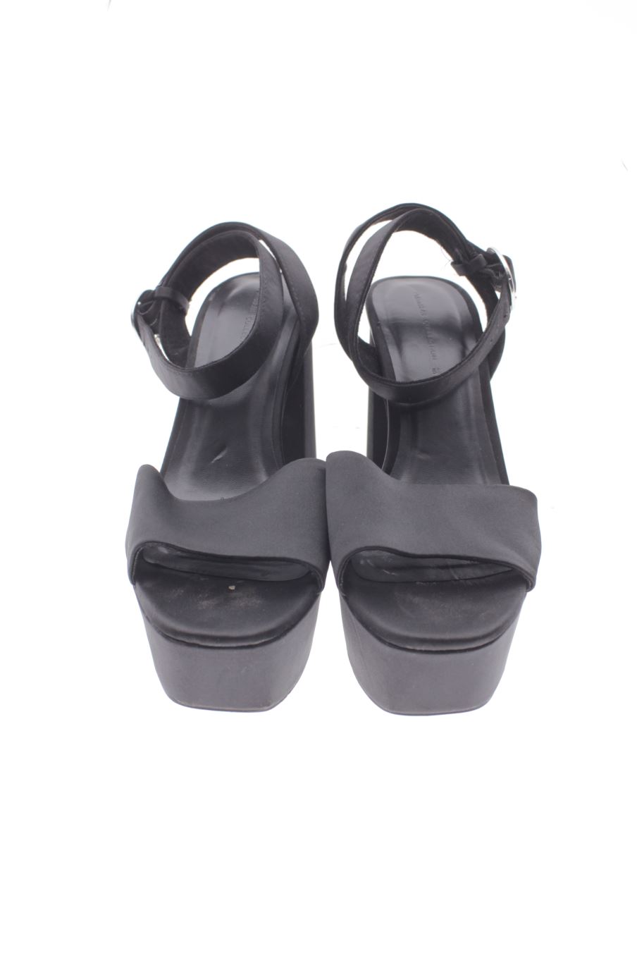 Sandalias tacon de Pull & Bear de la talla 39, de color negro de
