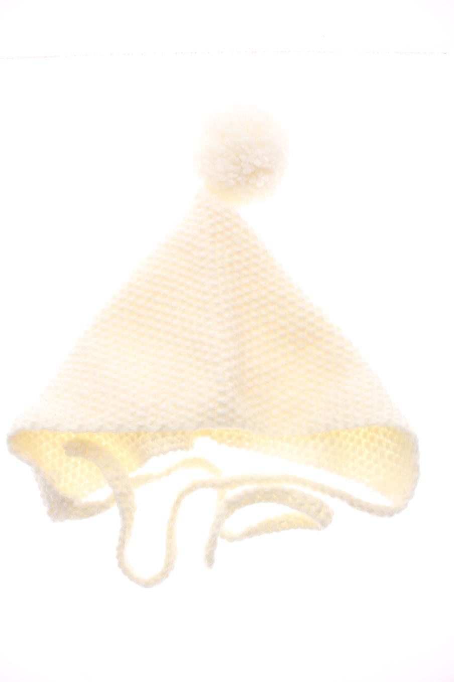 Bonnet MOM.Co de la taille 40 cms avec une étiquette