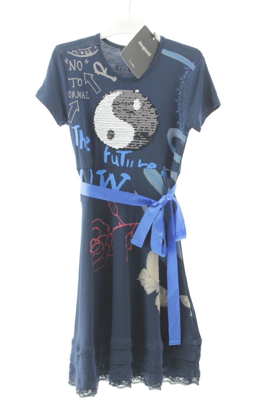 Robe casual Desigual de la taille 7 ans avec une étiquette