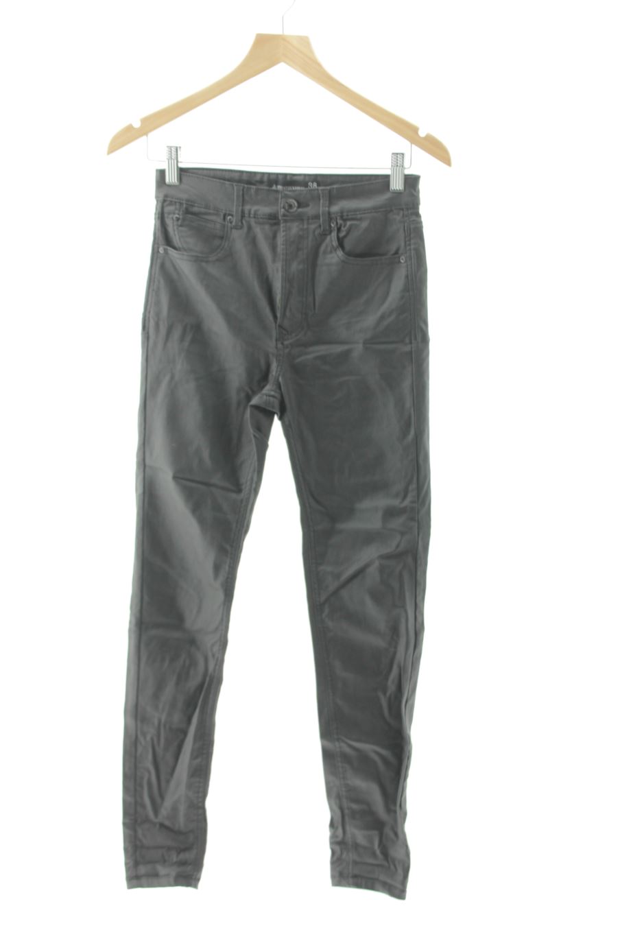 Pantalon Stradivarius de la taille 38, de couleur noir de denim