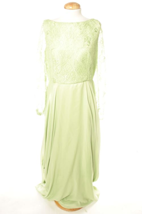 Aufwändiges Kleid