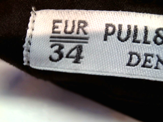 Jeans Pull & Bear de la taille 34, de couleur noir de denim
