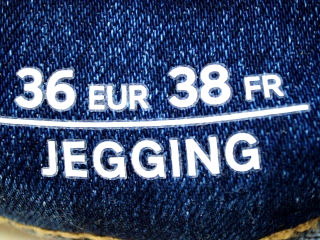 Jeans C&A de la taille 36, de couleur bleu de denim