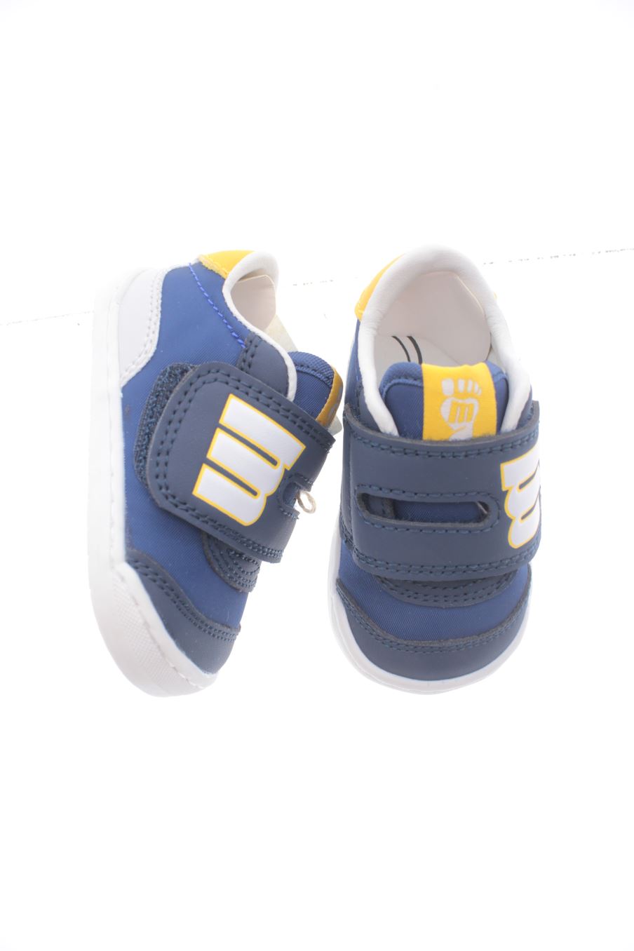 Mit Etikett Mustang Turnschuhe Größe 19