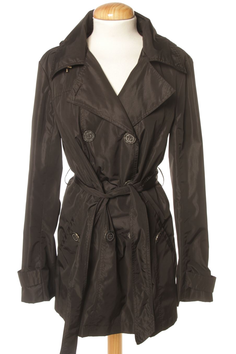 Gabardina de ellen tracy de la talla S, de color negro