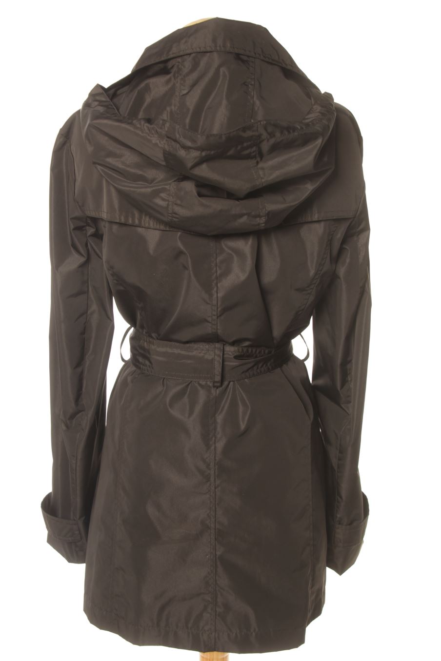 Gabardina de ellen tracy de la talla S, de color negro