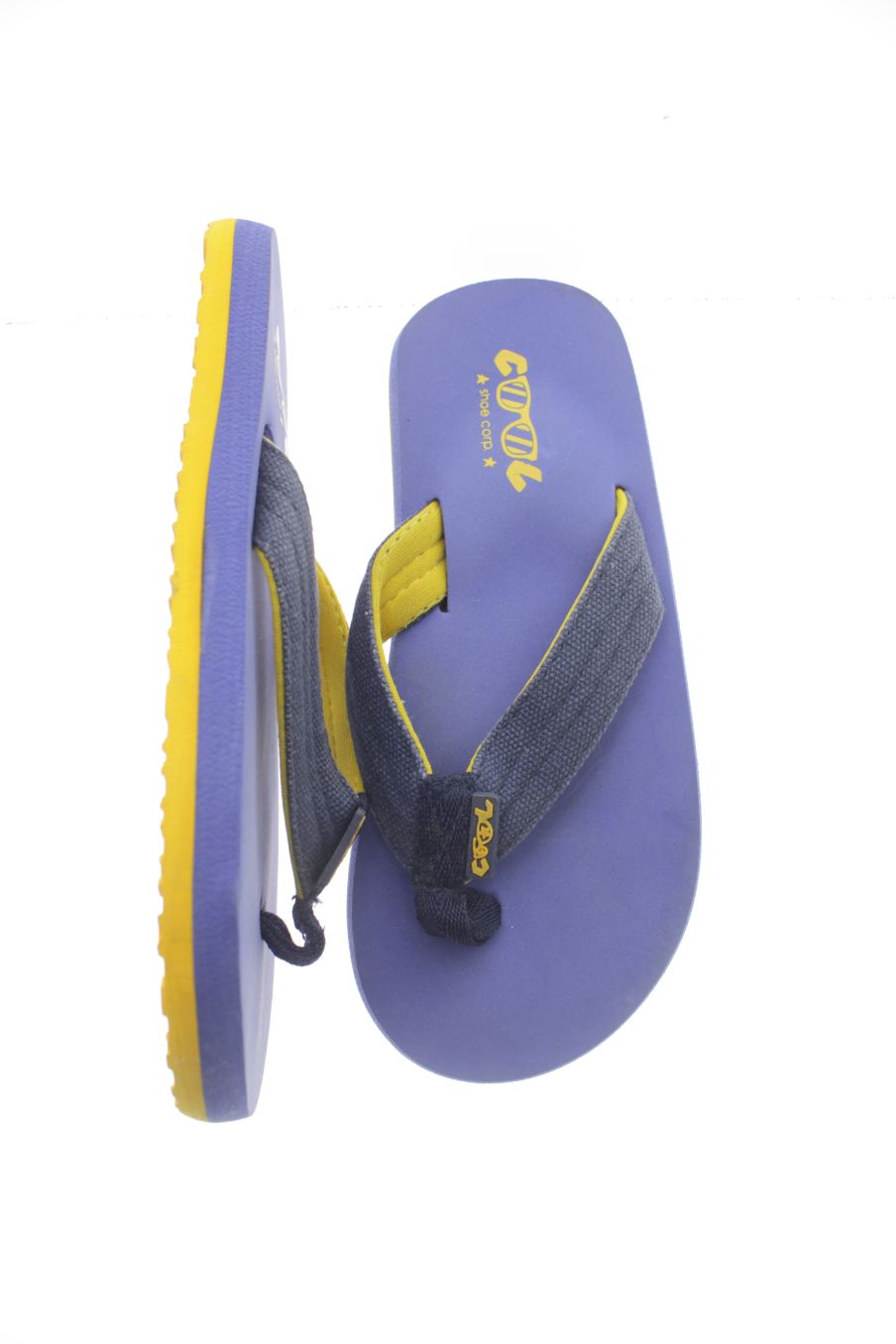 Tong Cool Shoes de la taille 29 avec une étiquette