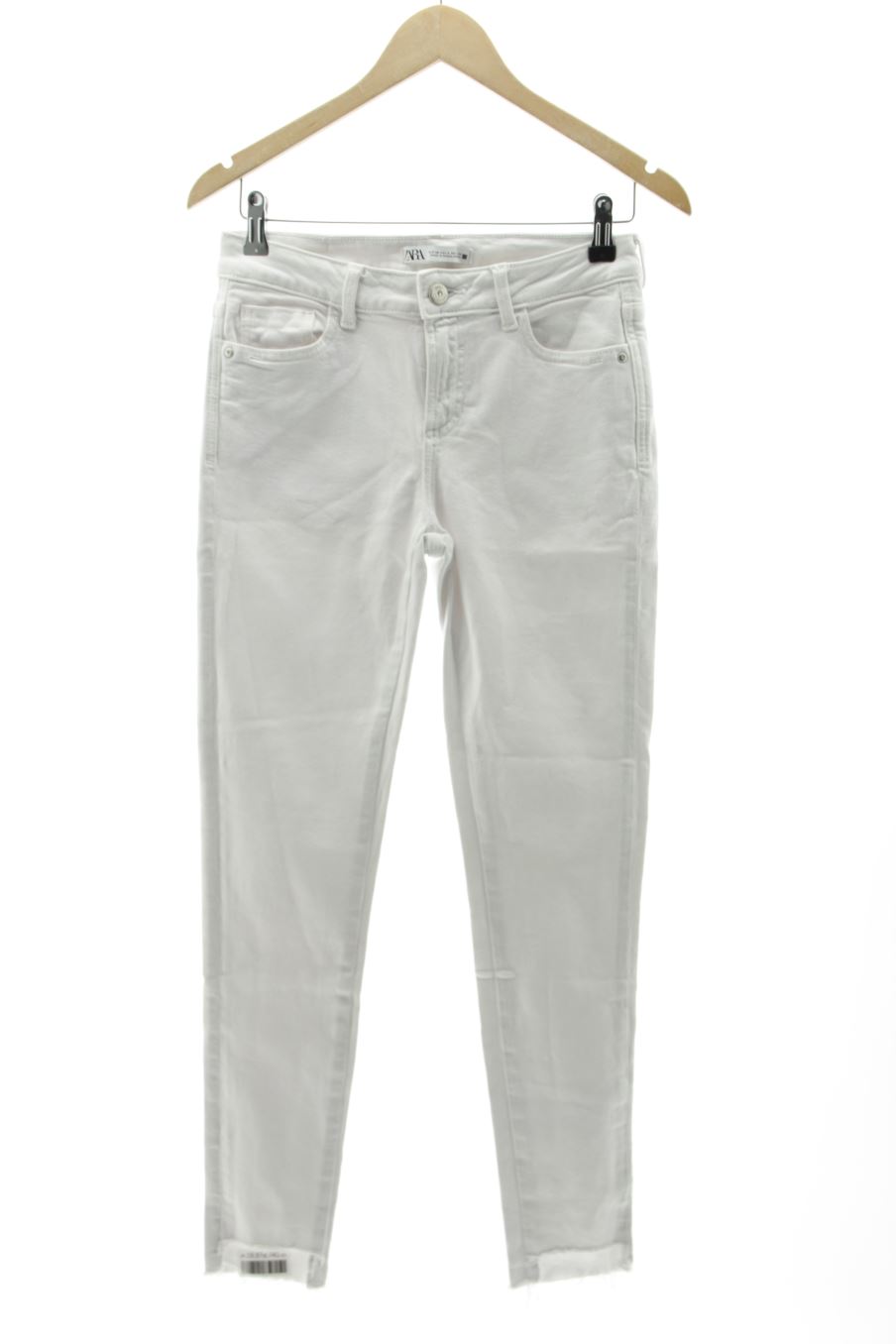 Jeans Zara de la taille 38, de couleur blanc de denim