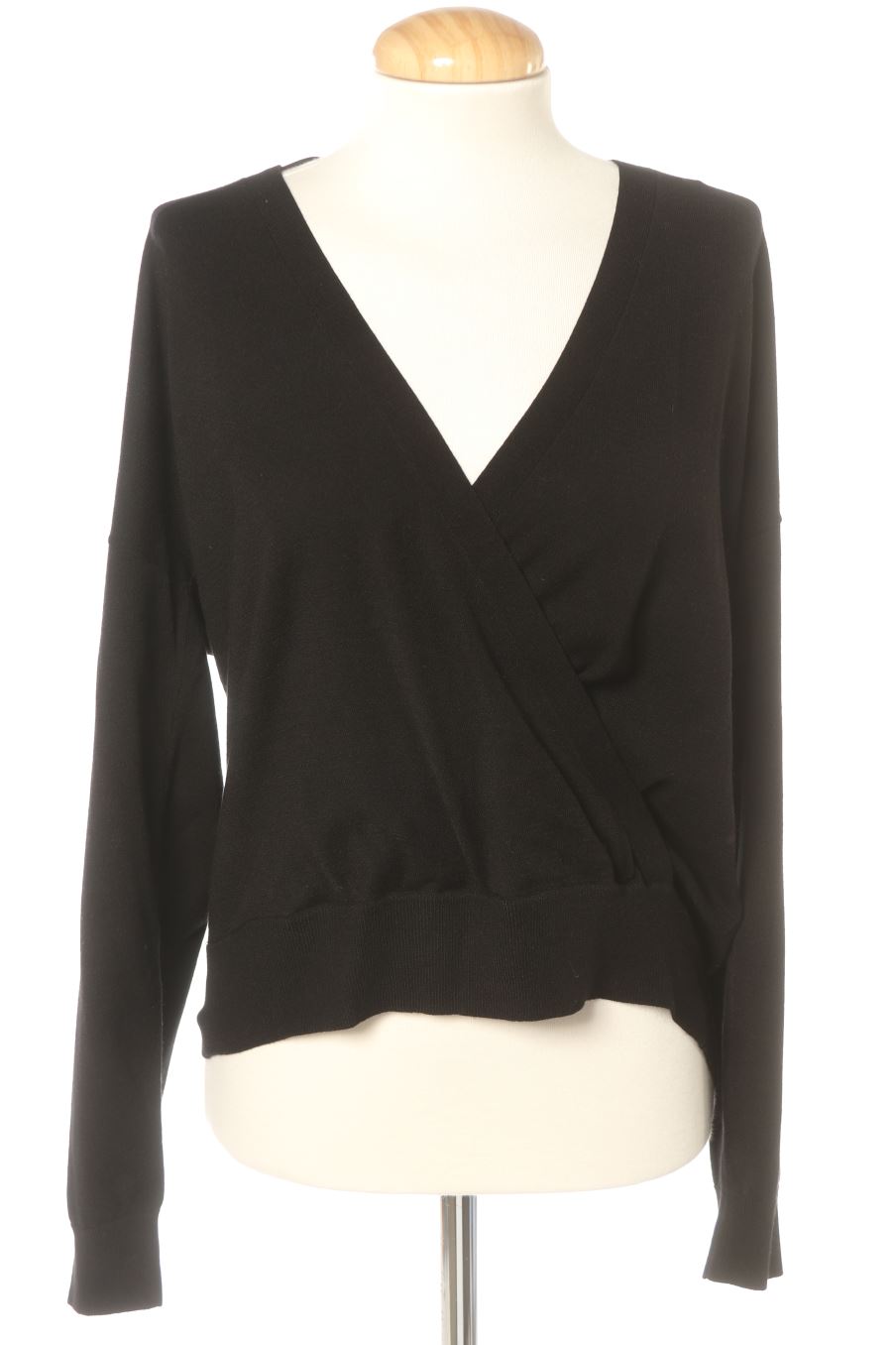 Pull Caroll de la taille M, de couleur noir