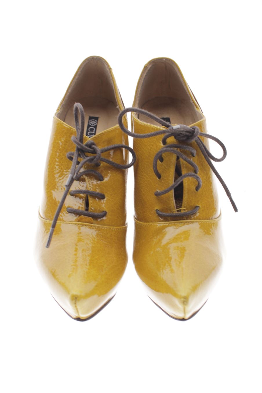 Zapatos de tacon de Cuplé de la talla 36, de color mostaza de