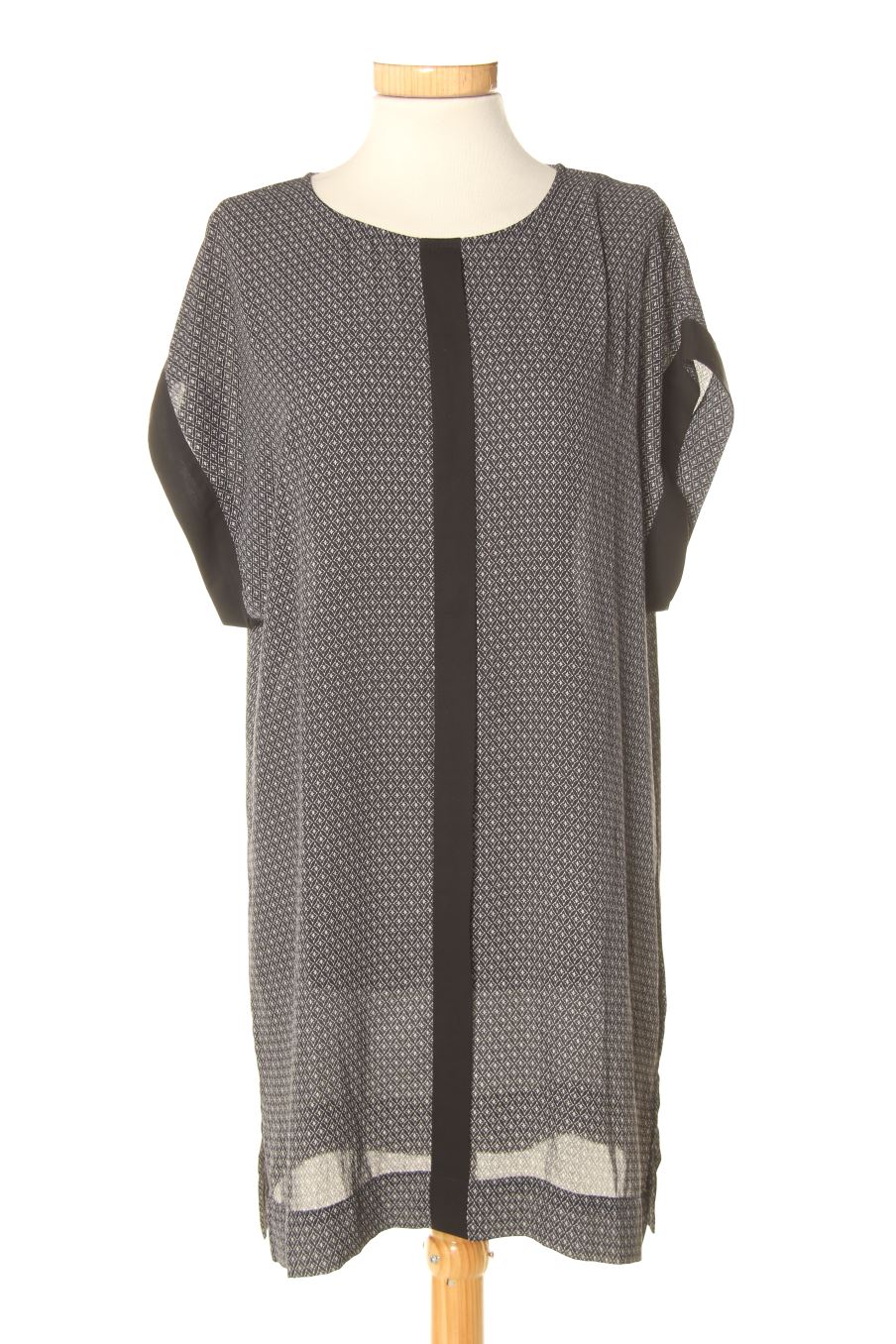 Robe casual H&M de la taille 34, de couleur noir