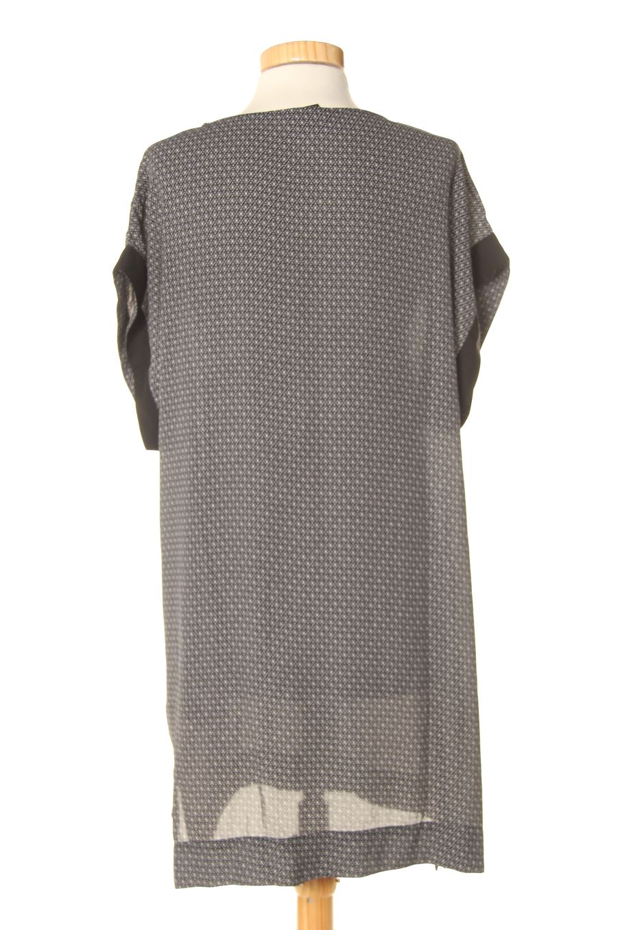Robe casual H&M de la taille 34, de couleur noir