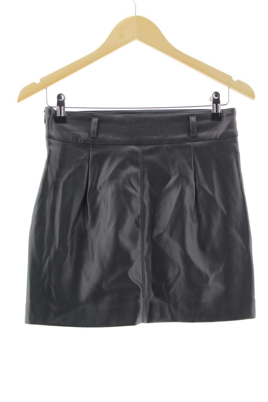 Jupe Bershka de la taille M, de couleur noir de synthétique