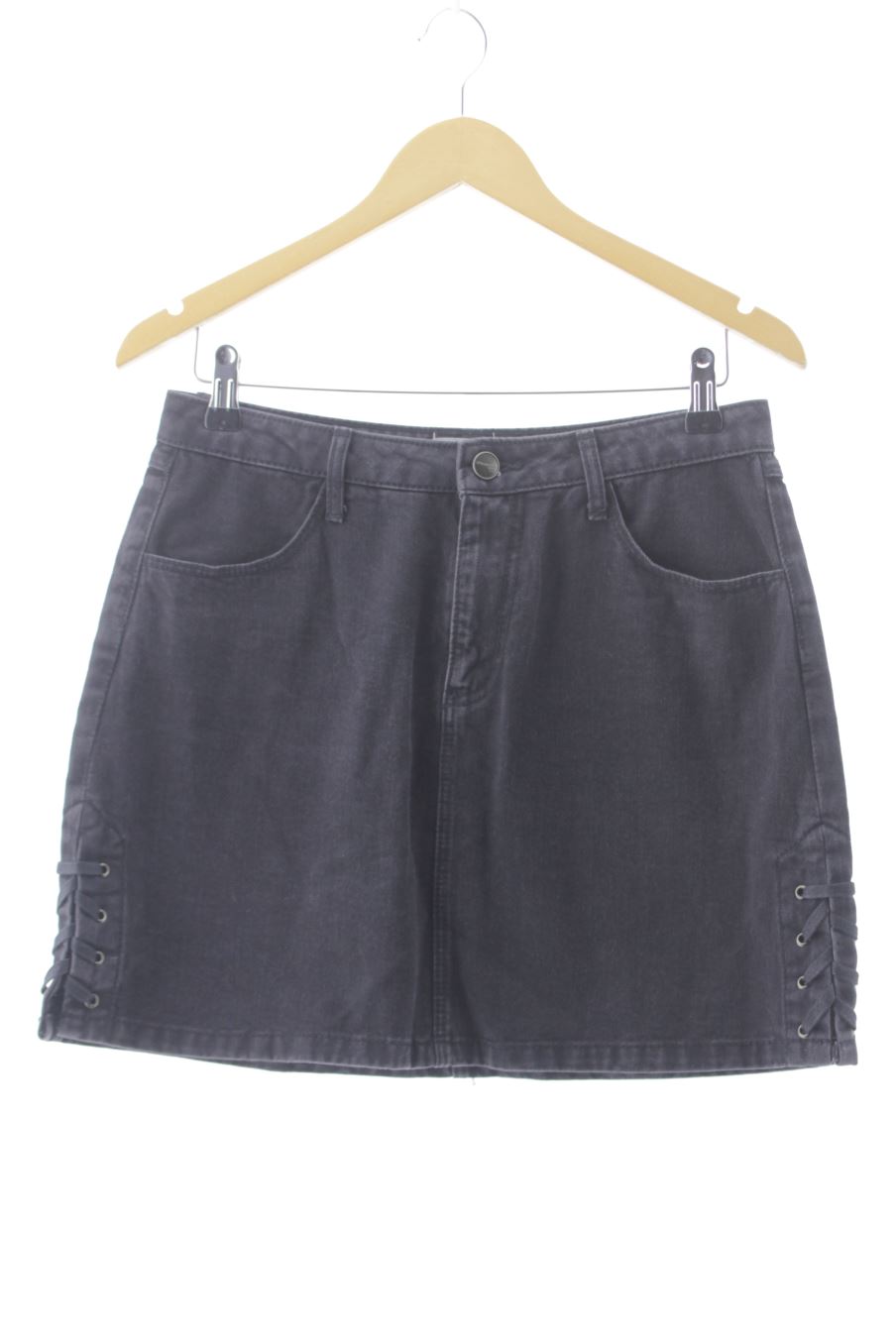 Falda de Stradivarius de la talla 40, de color negro de ropa vaquera