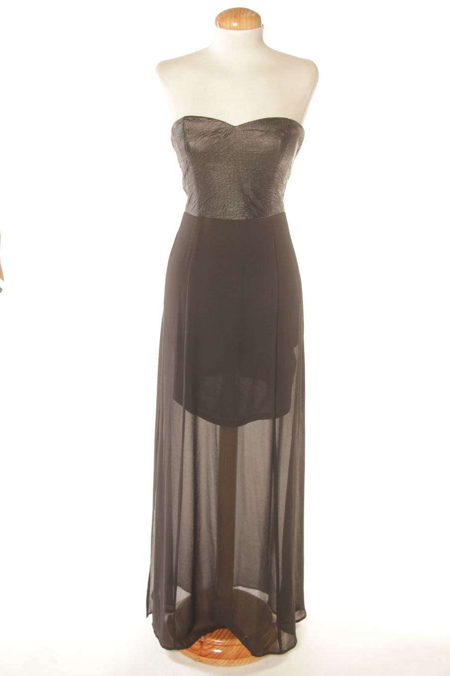 Robe H&M de la taille 34, de couleur noir