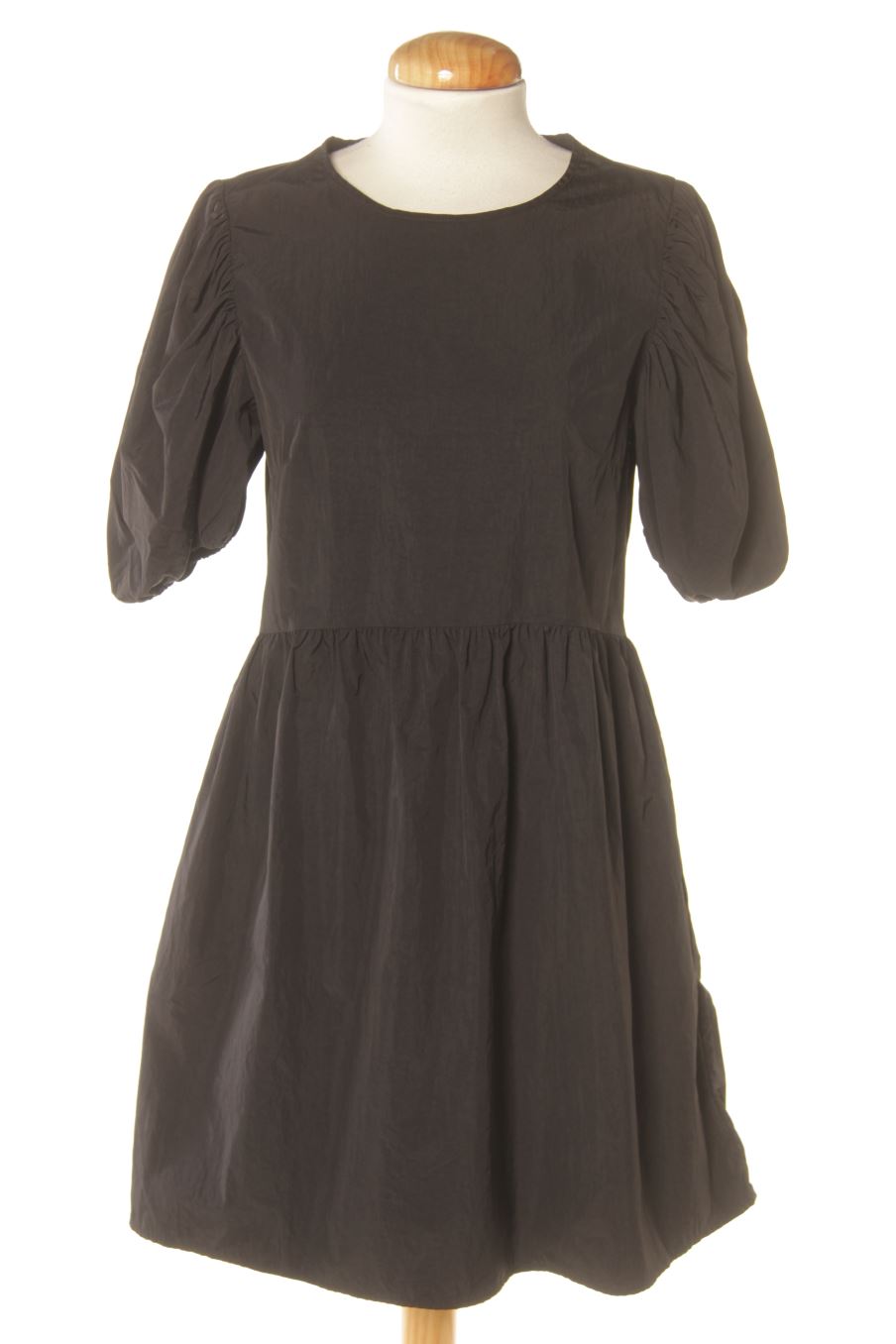 Vestido casual de H&M de la talla 36, de color negro