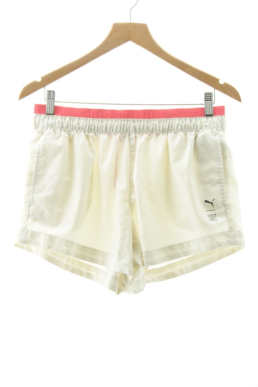 Pantaloni corti sportivi de Puma de la talla M, de color bianco