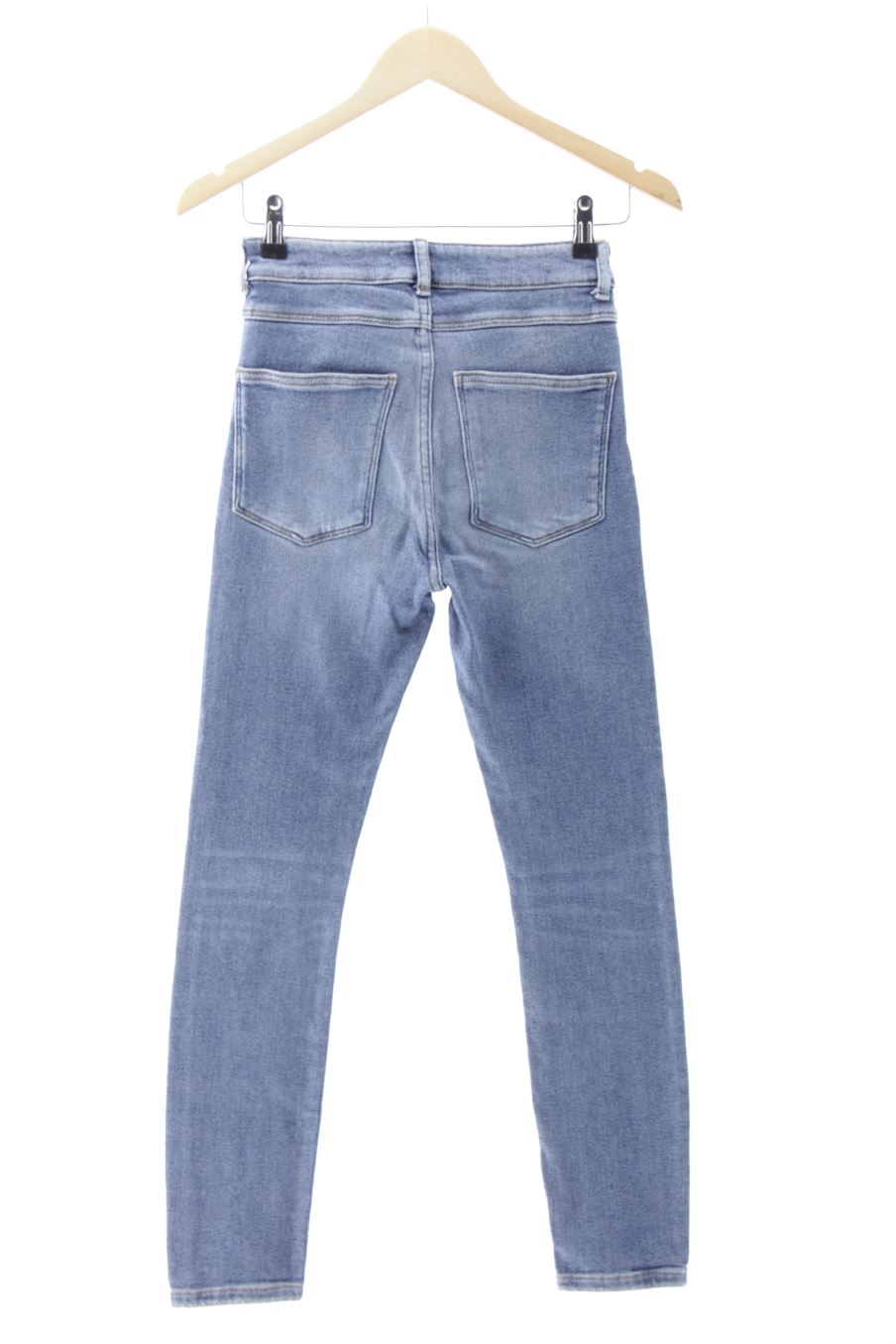 Jeans Zara de la taille 36, de couleur bleu de denim