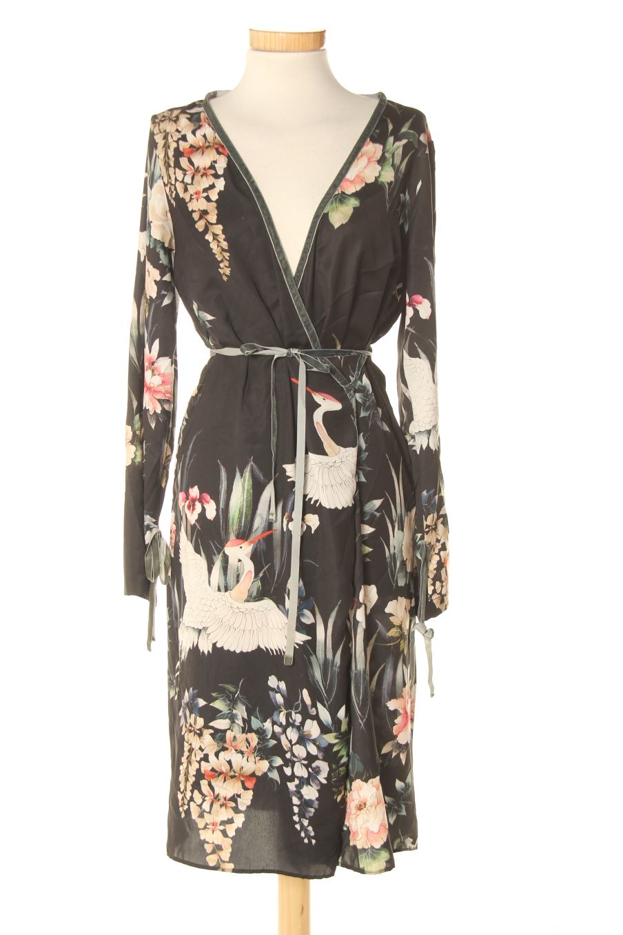 Robe casual Stradivarius de la taille S, de couleur fleurs
