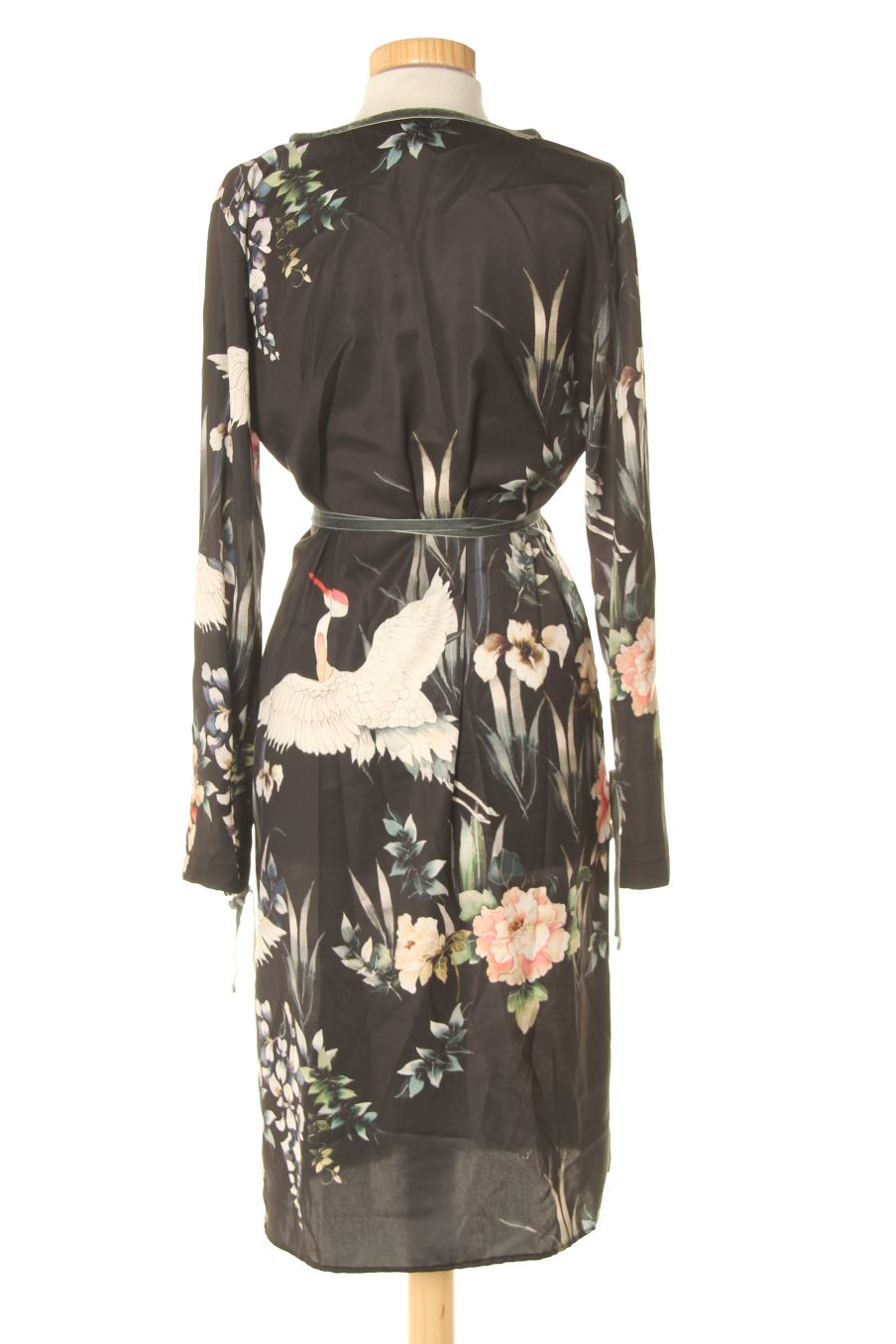 Robe casual Stradivarius de la taille S, de couleur fleurs