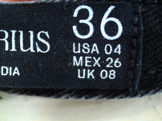Shorts Stradivarius de la taille 36, de couleur noir de denim