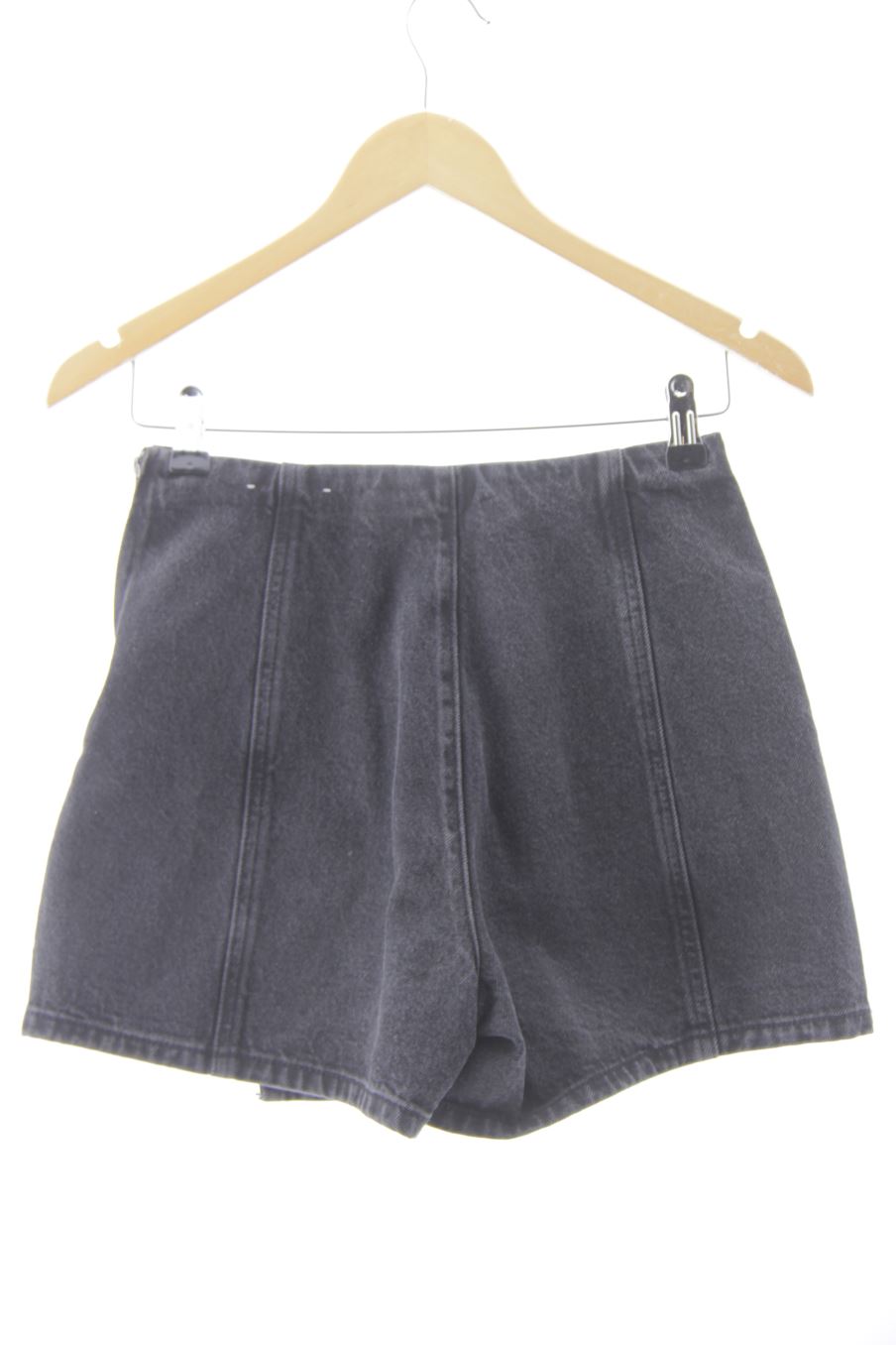 Shorts Stradivarius de la taille 36, de couleur noir de denim