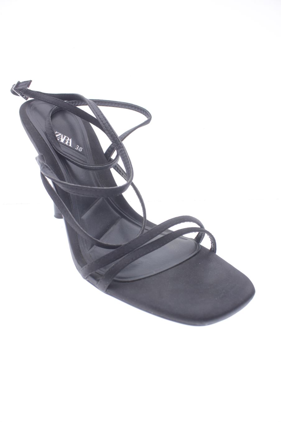 Sandales à talons de Zara de la taille 38, de couleur noir de