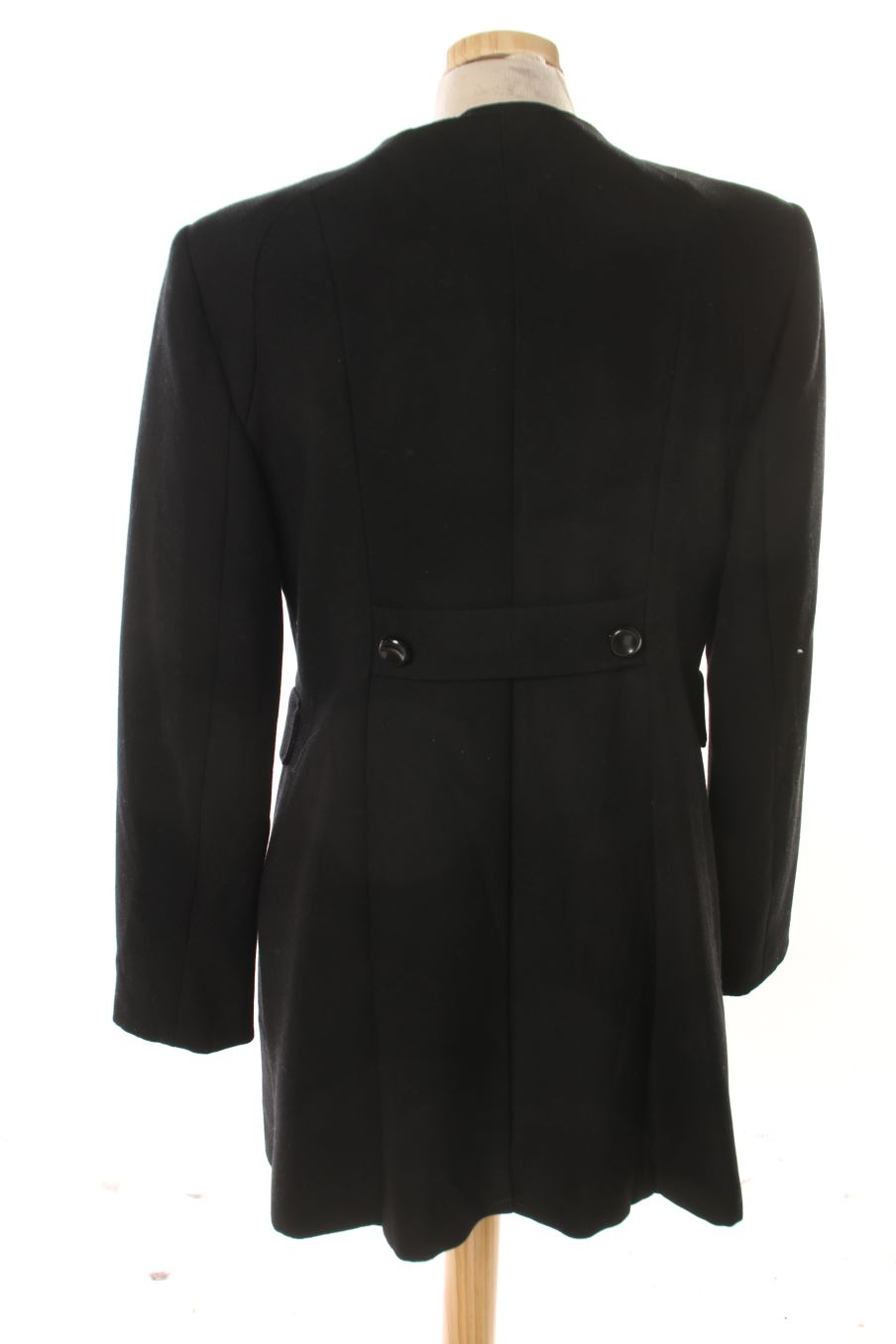 Abrigo de Zara de la talla L, de color negro