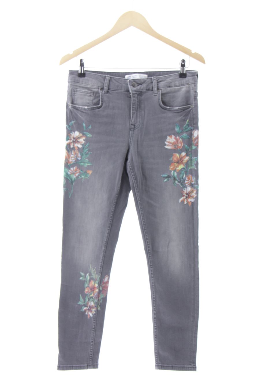 Jeans Zara de la taille 40, de couleur gris de denim