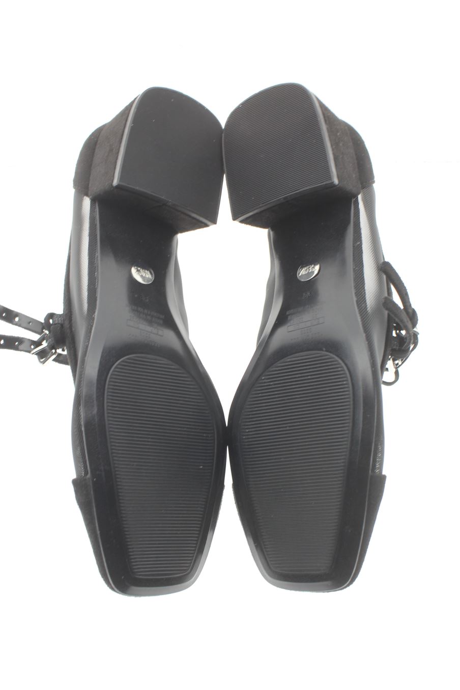 Zapatos de tacon de Zara de la talla 35, de color negro de