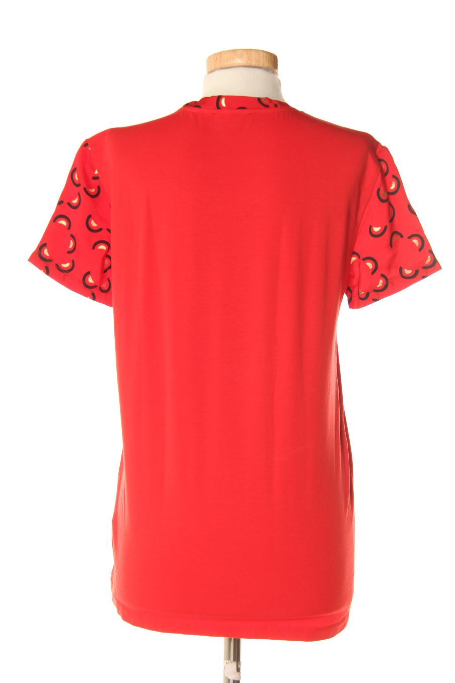 T-shirt Emporio Armani de la taille 42, de couleur rouge