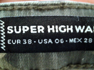 Vaquero de Stradivarius de la talla 38, de color verde de ropa vaquera