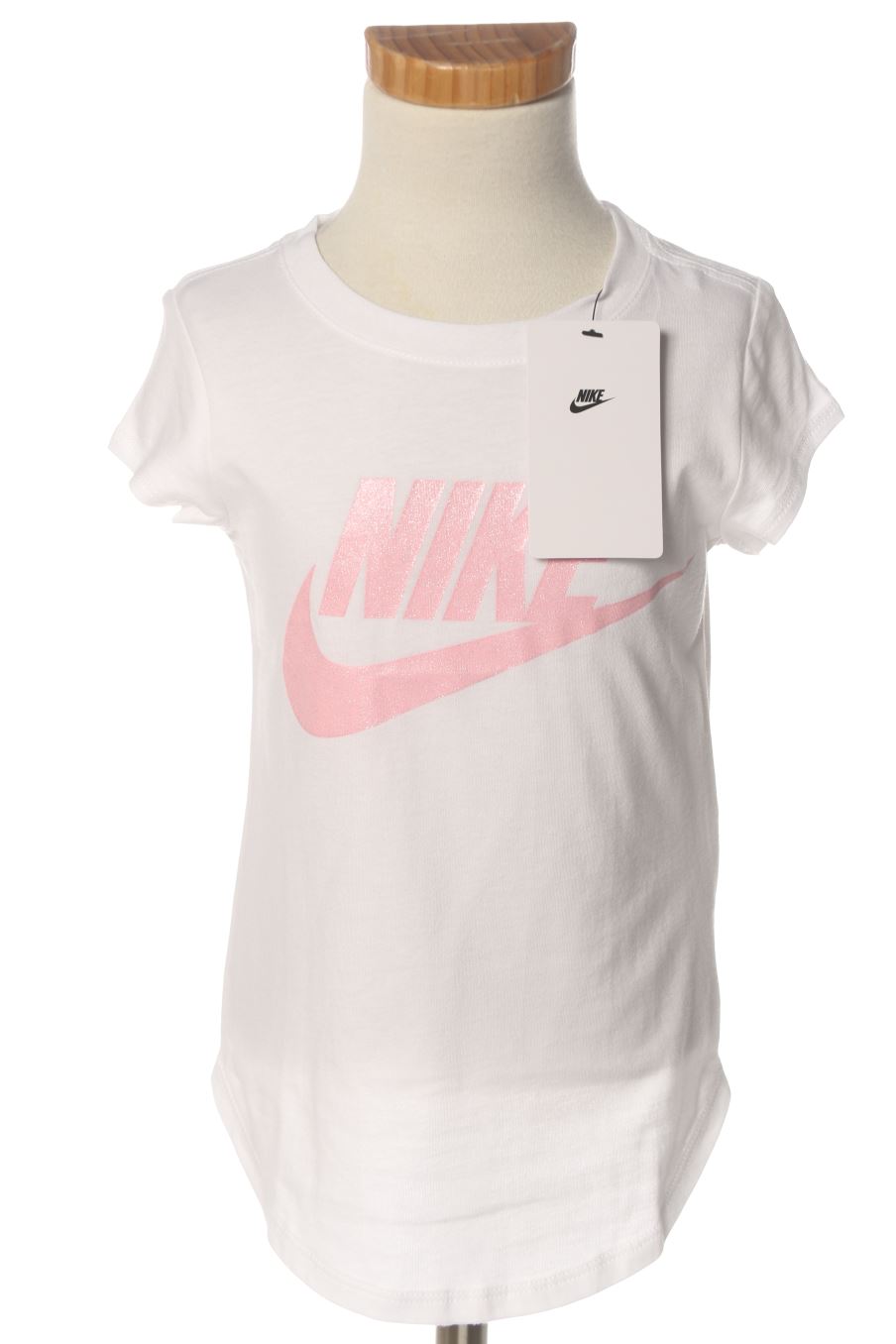 T-shirt Nike de la taille 3 ans avec une étiquette