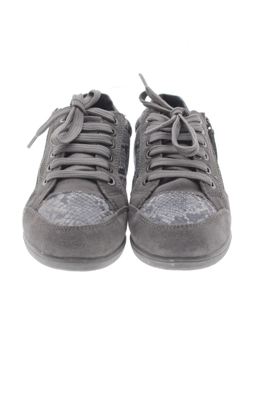 Deportivos de Geox de la talla 36, de color gris de