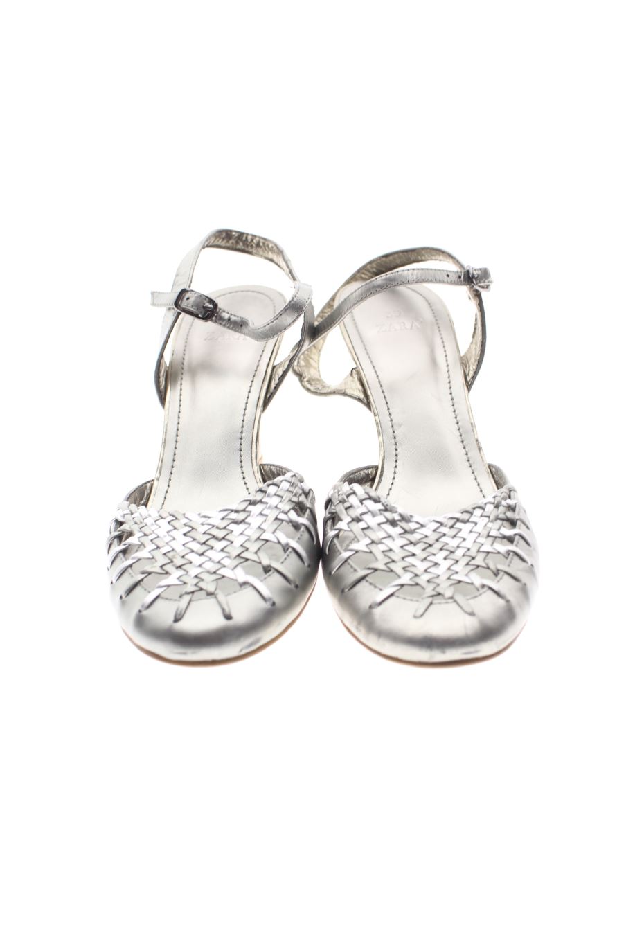 Sandalias tacon de Zara de la talla 38, de color plateado de