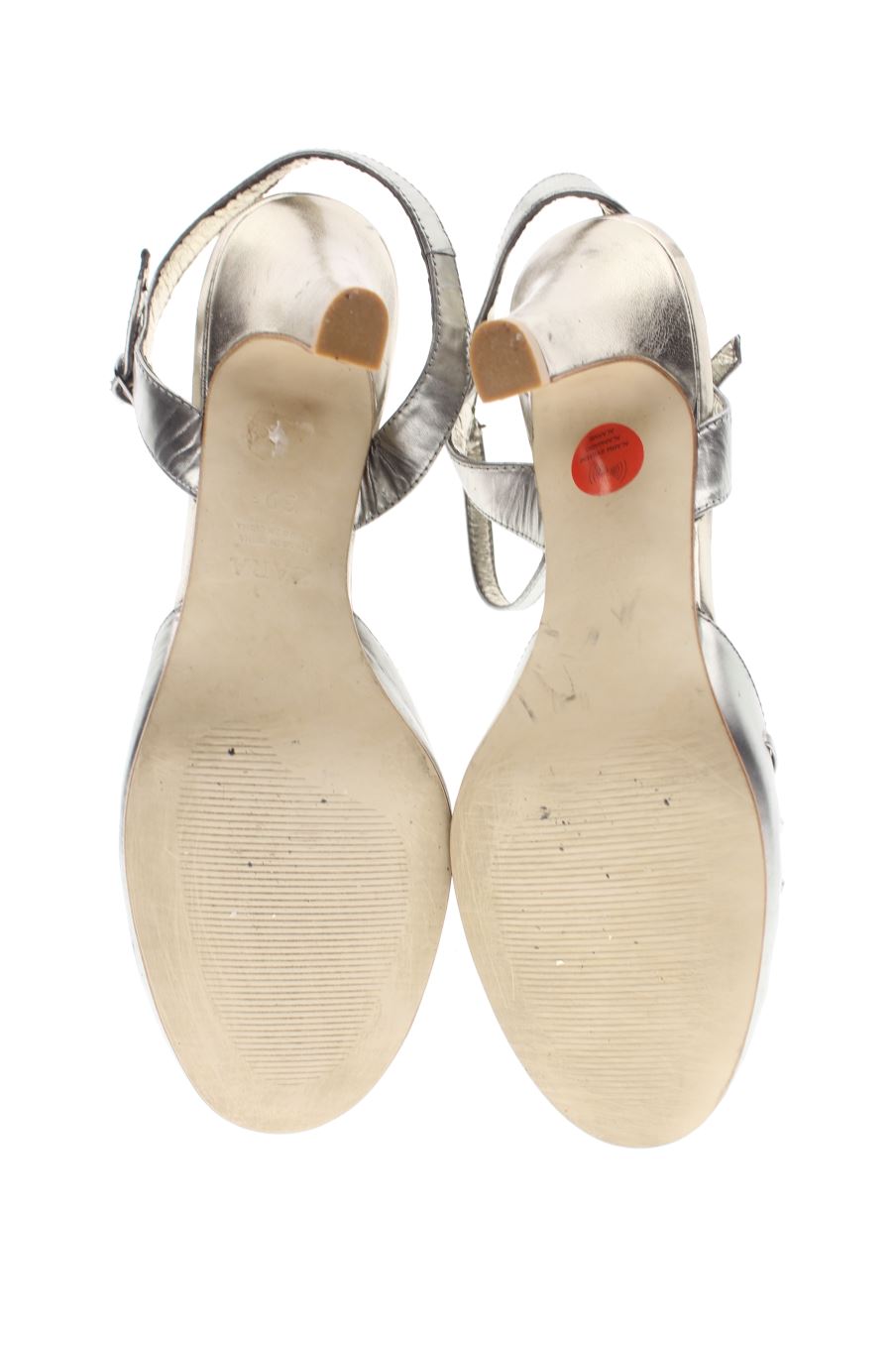 Sandalias tacon de Zara de la talla 38, de color plateado de