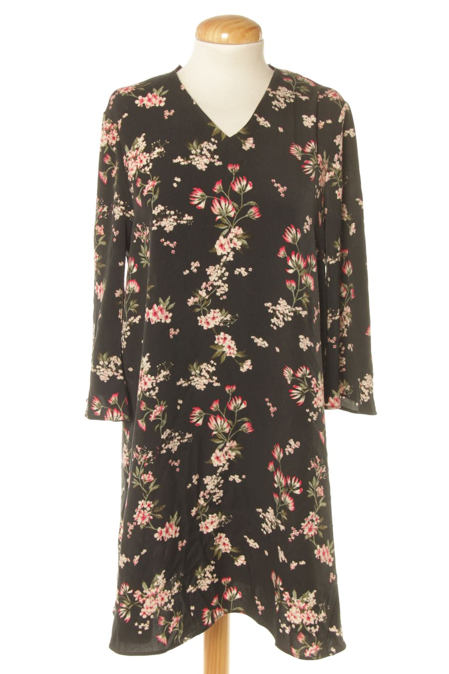 Robe casual Pull & Bear de la taille M, de couleur fleurs