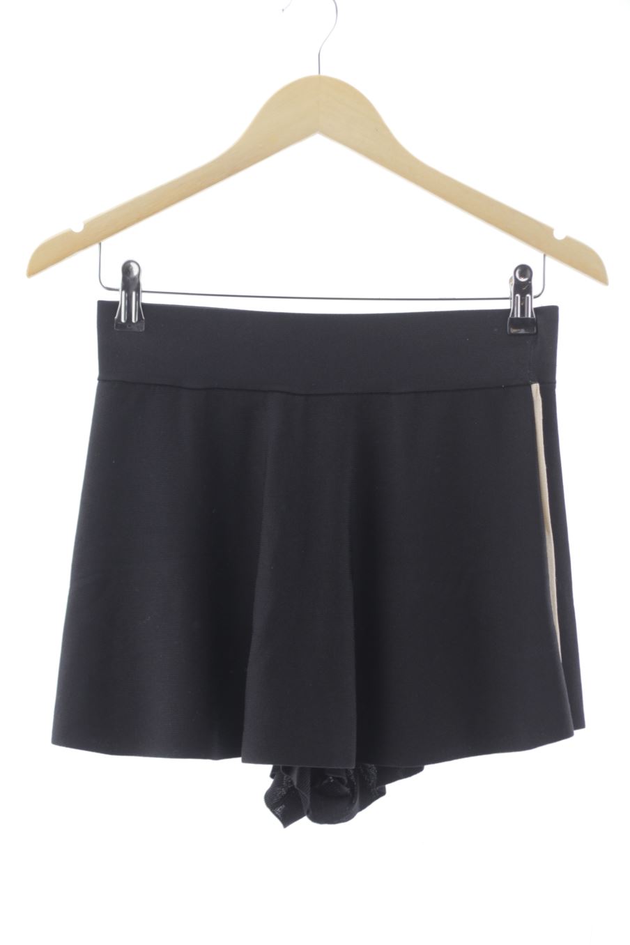 Pantalón corto de Zara de la talla S, de color negro