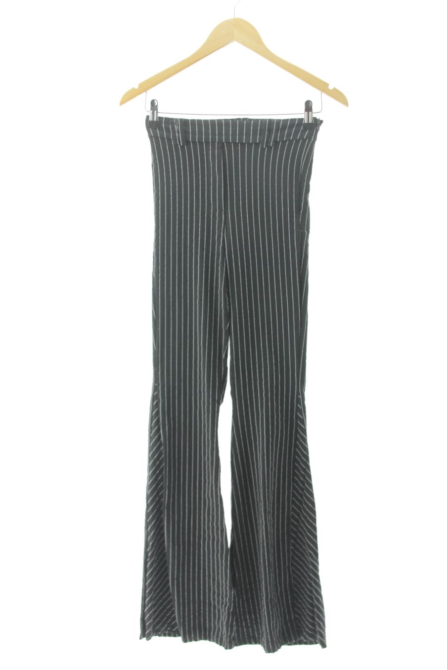 Pantalón de Bershka de la talla S, de color negro