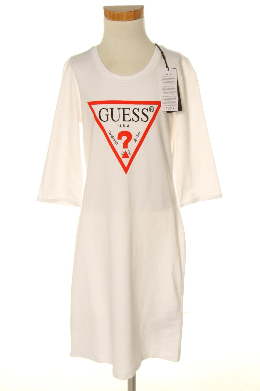 Robe Guess de la taille 8 ans avec une étiquette