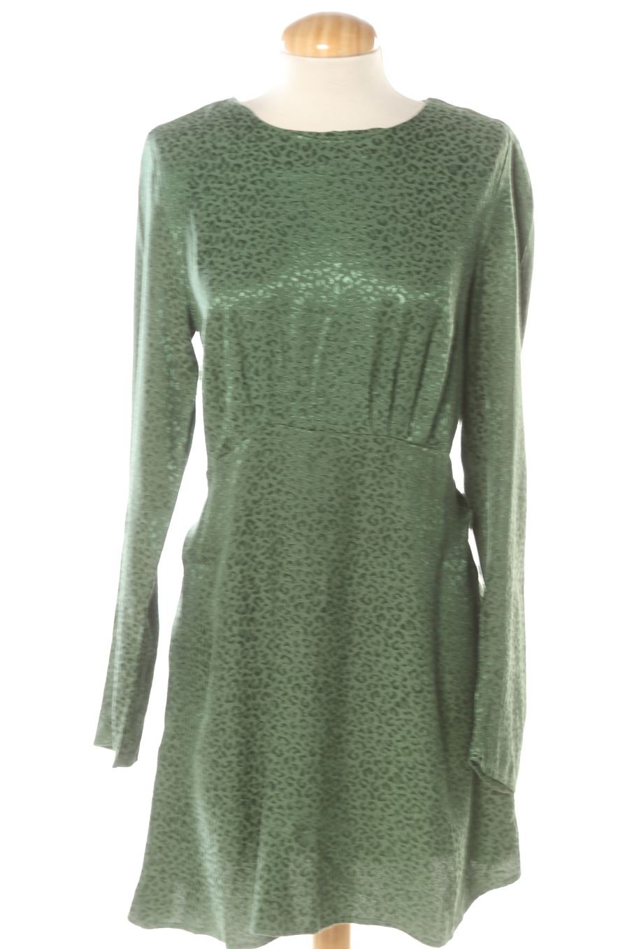 Robe casual Pull & Bear de la taille L, de couleur vert