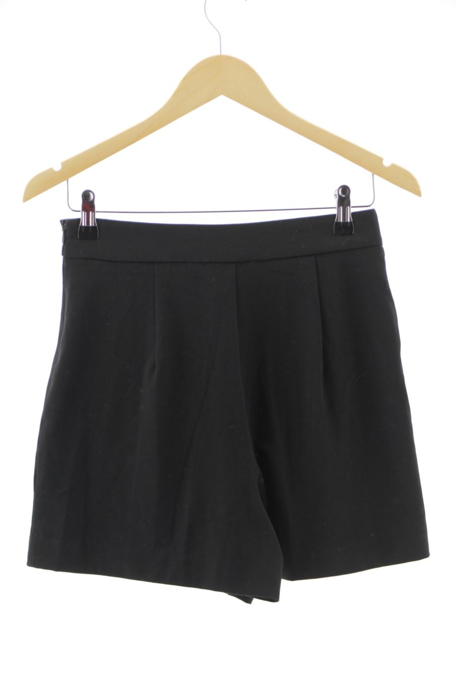 Shorts Stradivarius de la taille 36, de couleur noir