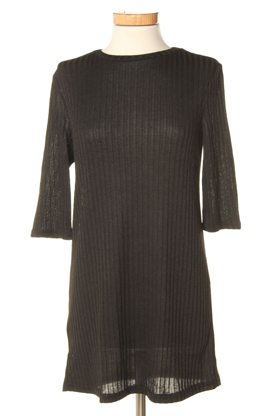 Robe casual Mango de la taille S, de couleur noir