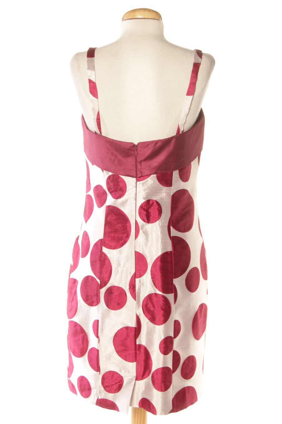 Vestido elegante de Carla Ruiz de la talla 40, de color estampado