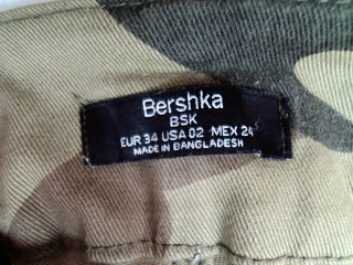 Jeans Bershka de la taille 34, de couleur vert de denim