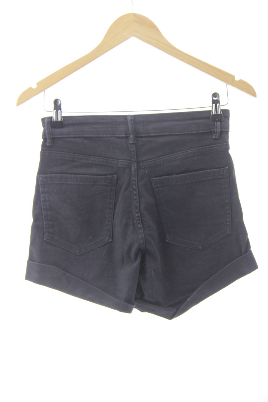 Shorts Bershka de la taille 36, de couleur noir de denim
