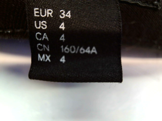 Jeans H&M de la taille 34, de couleur noir de denim